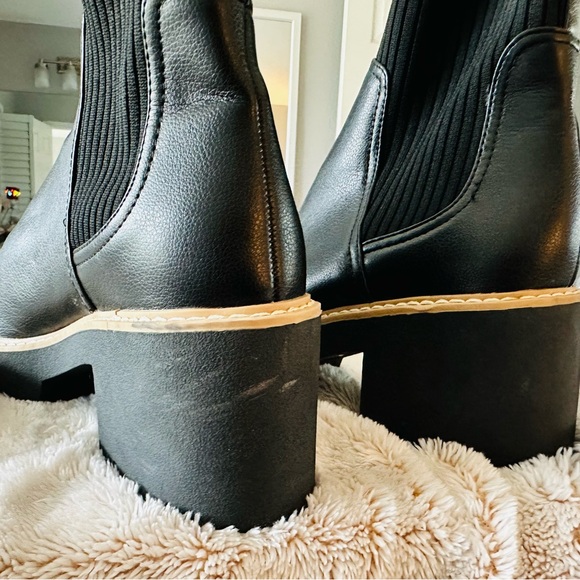 DV by Dolce Vita Black Heeled Boots - Picture 4 of 10
